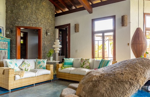 Tesouro da Colina House | Mirante dos Carijós, with panoramic view to the sea