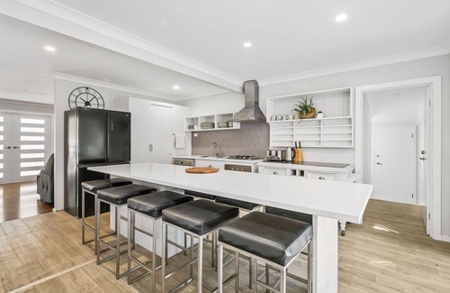 West Haven House | Mirror Bay - 6 bedroom holiday home with water view