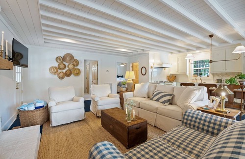 Crane Hill House | Miss Lazy Blue, a true relaxing cottage located right on Smith Lake.