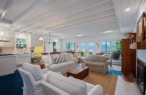 Crane Hill House | Miss Lazy Blue, a true relaxing cottage located right on Smith Lake.