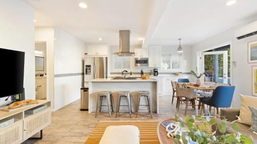 South Mission Beach Apartment | Mission Point 1 by AvantStay San Diego Beach House w Huge Patio Fire Pit Walk to Beach