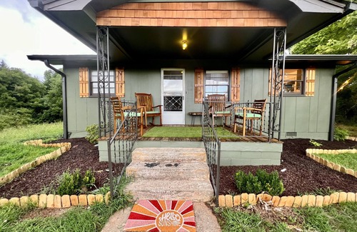 Franklin Cabin | Misty Mountain Cozy & Stylish 2BR Cabin w/Fire Pit near River & Attractions