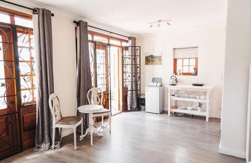 Koelenhof Apartment | Mitre's Edge Vineyard Studio