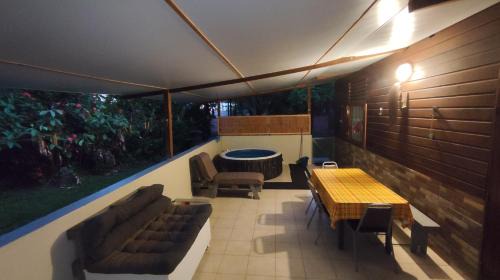 Cayenne House | MO TI KOTÉ