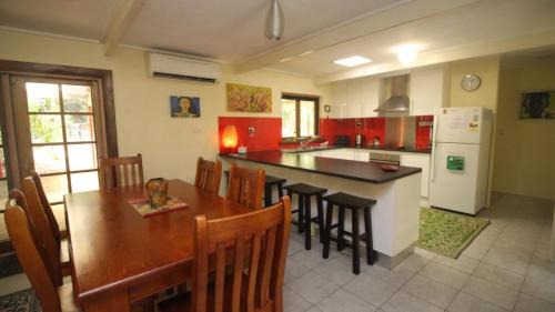 Horseshoe Bay House | Moana Cottage, Stroll To Horseshoe Bay Beachfront