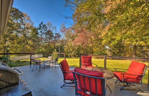 Oakwood House | Mod Stable House on 10 Acres, Walk to Lake!