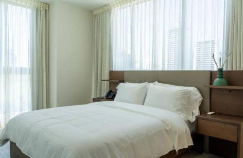 Costa del Este House | Modern 1-Bedroom with Park and Ocean Vistas – Panama City