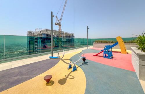 Bur Dubai Apartment | Modern 1BR w Sky Amenities