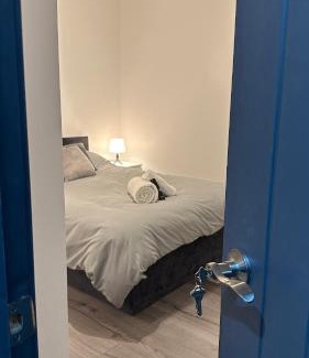 Burnley House | Modern 2 Bed near Turf Moor Football Stadium, Parks, Canal and Lake