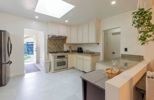 San Jose House | Modern 2 Bedroom 2 Bath House With Botanic Large Garden, Deck and Backyard