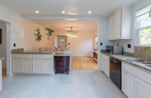 San Jose House | Modern 2 Bedroom 2 Bath House With Botanic Large Garden, Deck and Backyard