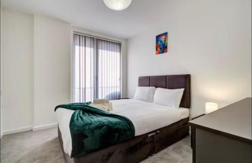 Canning Town Apartment | Modern 2 Bedroom 2 Bathroom Apartment 10 Mins to Excel London & Canary Wharf