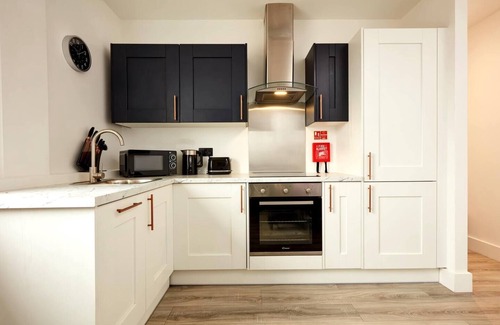 Norwich House | Modern 2-BR Home w/Lift Access in Central Norwich