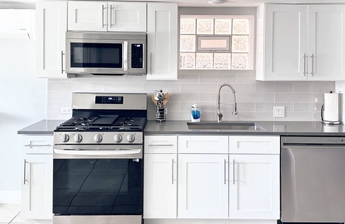 Irving Park Apartment | Modern 2 King BR Apt, Relax in Style!