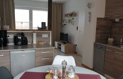 Schutzenplatz Apartment | Modern 2 room apartment, 1st Floor separately in a family house, location close to the city
