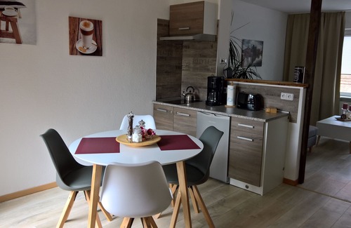 Schutzenplatz Apartment | Modern 2 room apartment, 1st Floor separately in a family house, location close to the city