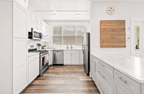 Downtown Charleston House | Modern 2b/2.5b | Downtown w/Parking - Ideal for Long Stays