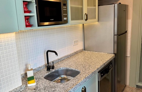 Fındıkzade Condo | Modern 2BR – 1 Min to Tram, 5 Min to Metro – Family Friendly, A/C, Netflix, Wifi