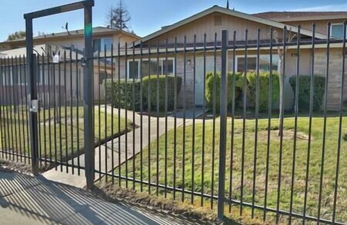 Arden-Arcade Apartment | Modern 2BR/1BA Sacramento Apt- Centrally Located-2