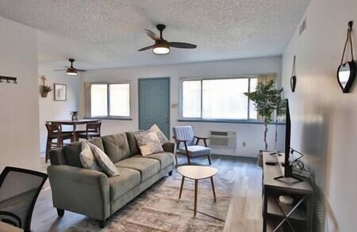 Arden-Arcade Apartment | Modern 2BR/1BA Sacramento Apt- Centrally Located-2