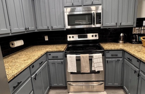 South Arlington House | Modern 2BR,2BA Retreat near AT&T Stadium, Six Flags & Epic Waters, globe