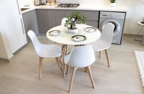 Trade Centre 1 Apartment | Modern 2BR Near Downtown - Sleeps 6 - Pool & GYM