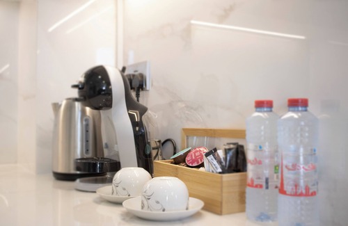 Trade Centre 1 Apartment | Modern 2BR Near Downtown - Sleeps 6 - Pool & GYM