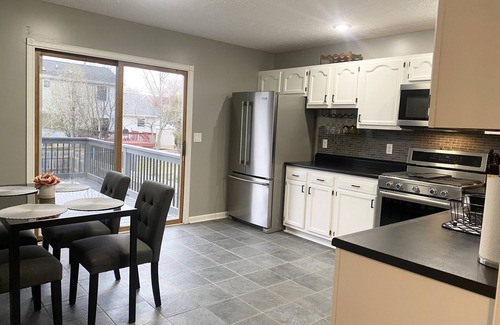 Bloomington House | Modern 3 Bd 5 mins to Rivian