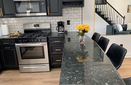 Northern Woods House | Modern 3 bd next to playground, trials and park