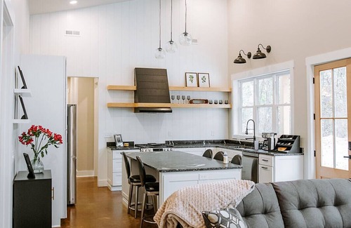 Marietta House | Modern 3-bedroom house with AC and WiFi in enchanting Slater-Marietta