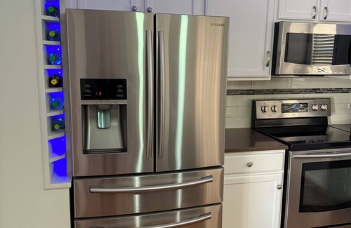 Dubuque House | Modern 3-bedroom, 3 full bath, 2 living areas, 2 kitchens, game room, hot tub!