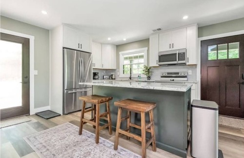 Belmont House | Modern 3 BR house in Belmont