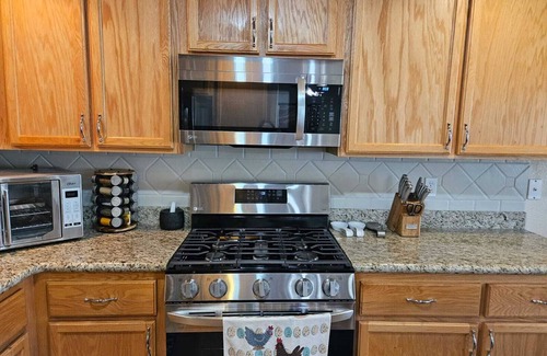 Paradise House | Modern 3 BR refreshing urban home