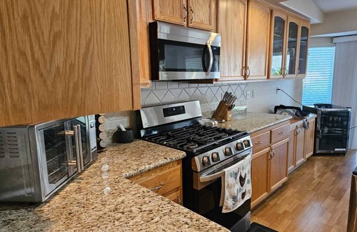 Paradise House | Modern 3 BR refreshing urban home