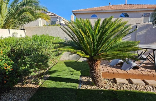 Paradise House | Modern 3 BR refreshing urban home