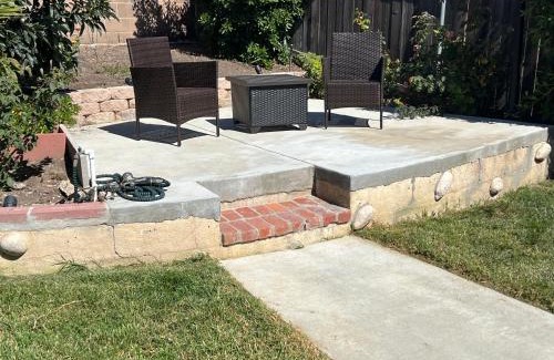 Casa Conejo House | Modern 3 King Beds, Beautiful Large Backyard, WFH, Long Stays, Waterfall, WI-FI, FWY, 25 mins to Beach