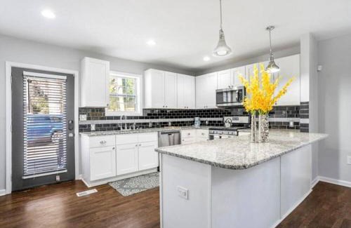 Atlanta House | Modern 3BD Cottage Home w/Private HotTub