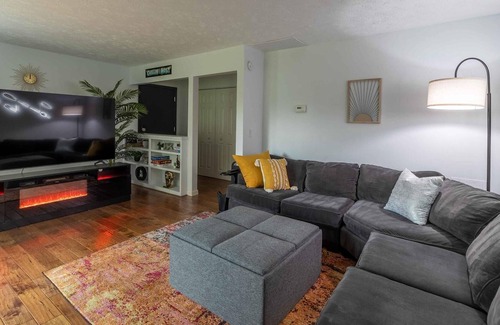 West Omaha Condo | Modern 3BR / 2BA Condo in the Heart of Omaha!
