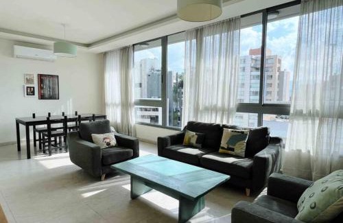 Sodeco Apartment | Modern 3BR Apt next to Hotel Dieu