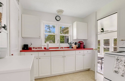 Ironton House | Modern 3br Gem in Heart of Ironton