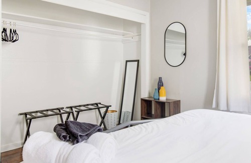 Ironton House | Modern 3br Gem in Heart of Ironton