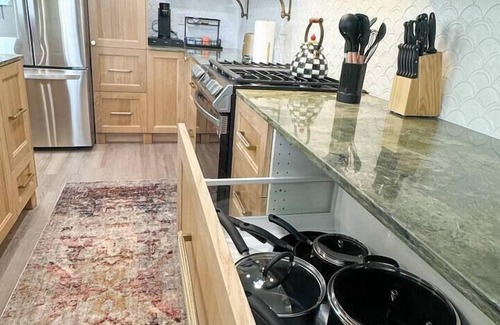 Williston House | Modern 3BR Home | BBQ, Wi-Fi, Near Dining & Stores
