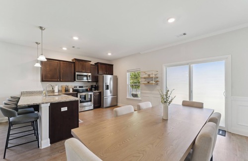 Port Wentworth House | Modern 3BR Pool Gym Near Savannah & Airport Dog Friendly Fenced Yard