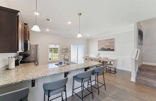 Port Wentworth House | Modern 3BR Pool Gym Near Savannah & Airport Dog Friendly Fenced Yard