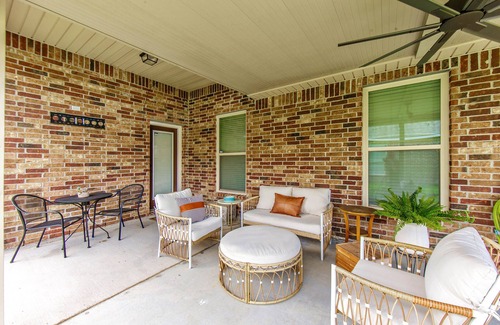 Donner House | Modern 3BR Retreat with Patio in Gray