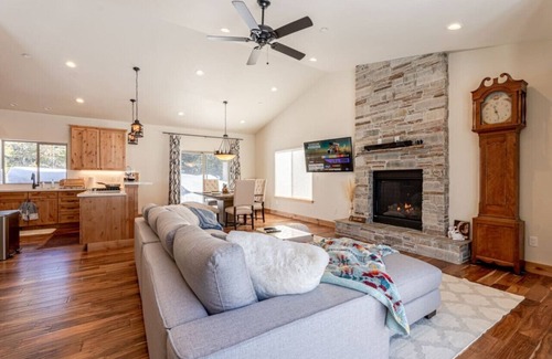 Tahoe Paradise Cabin | Modern 4/2.5 Chalet—Lake Baron @ South Lake Tahoe