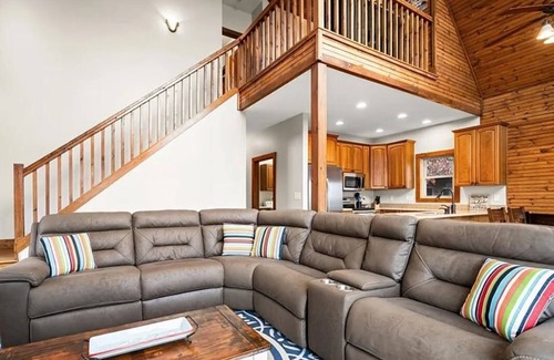 Saxony Forest Cabin | Modern 4 bed 3.5 bath Cabin: Lake Keowee views & Boat Slip Dock! Near Clemson!