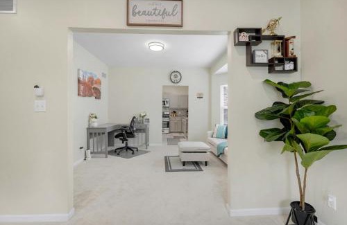 Central West End House | Modern 4BR Retreat with Free Parking in Prime CWE!