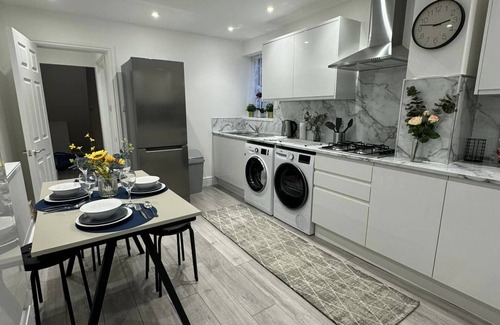 Canning Town North House | Modern 5 Bed near ExCel - Big Ben with FAST WI FI