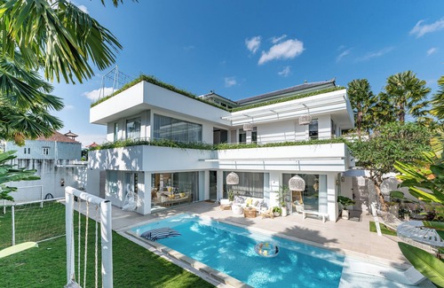 Babakan Villa | Modern 5 Bedroom Luxury Villa in Canggu - Sleeps 11